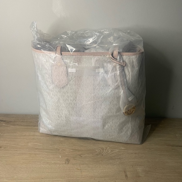 Michael Kors Eva tote in vanilla and soft pink - Picture 5 of 7